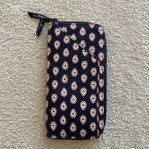 🟡 BOGO Vera Bradley Wallet/Clutch
